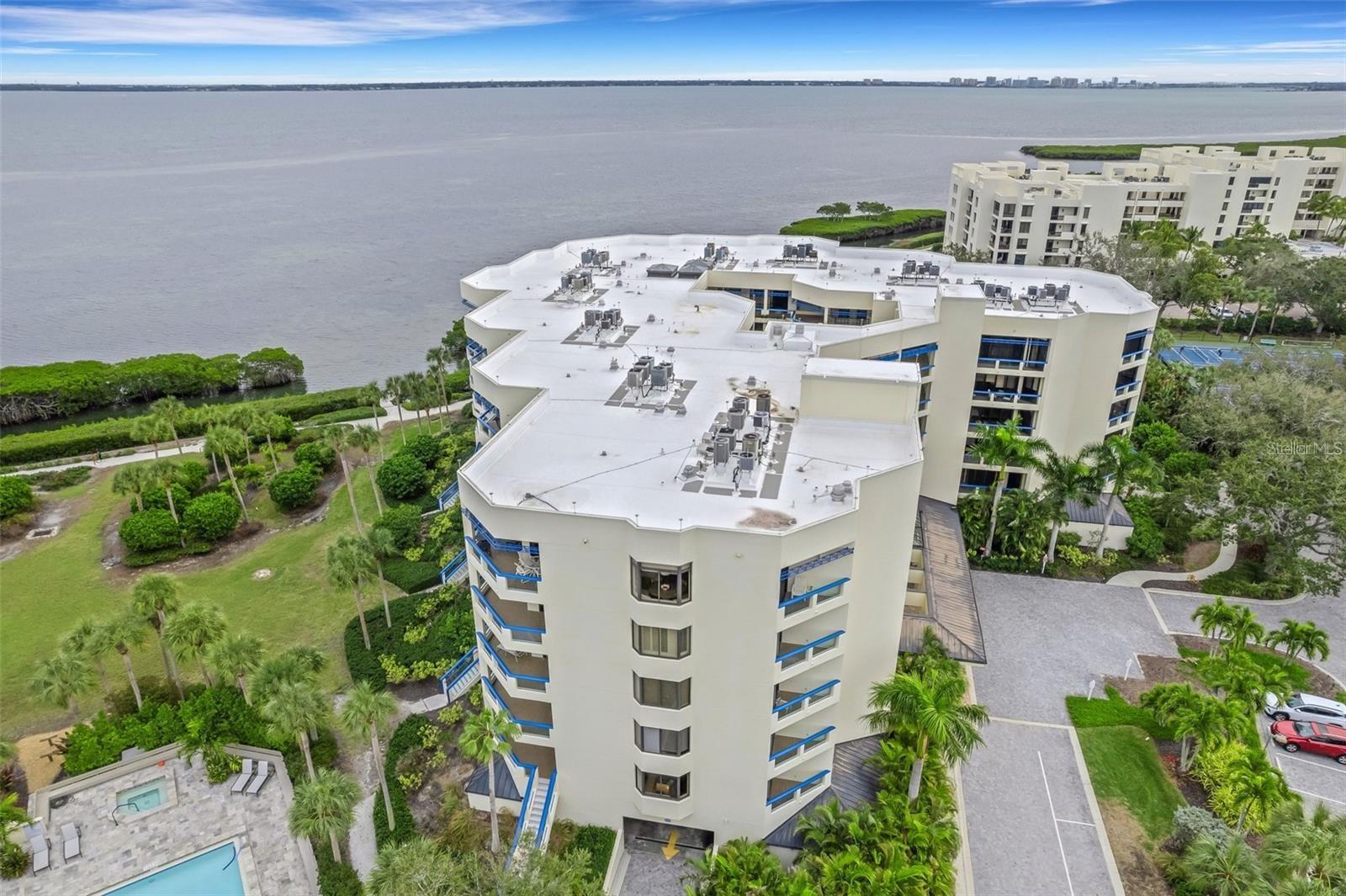 Image 52 of 64 For 2110 Harbourside Drive 526