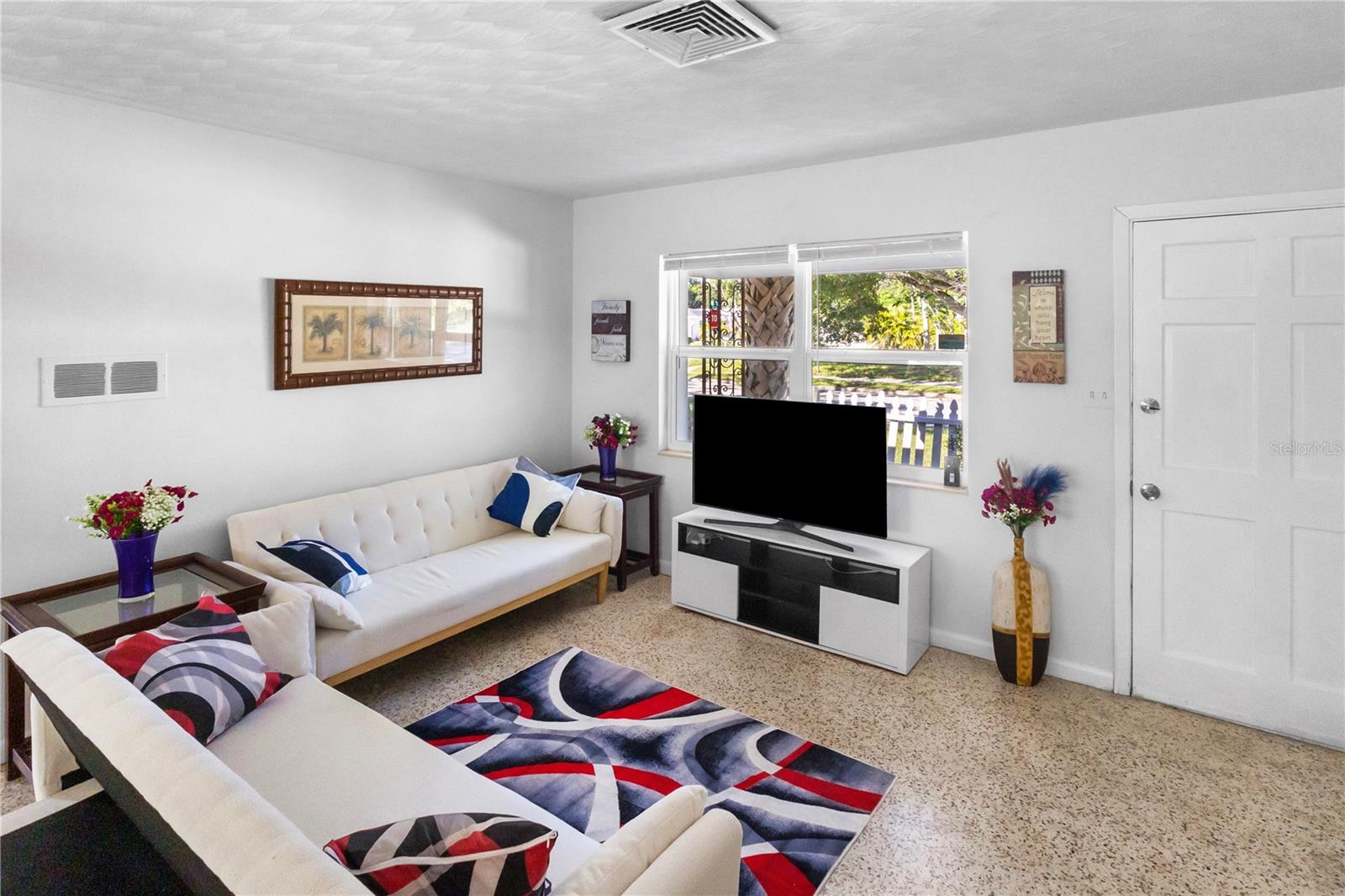 Image 14 of 17 For 2695 East Avenue