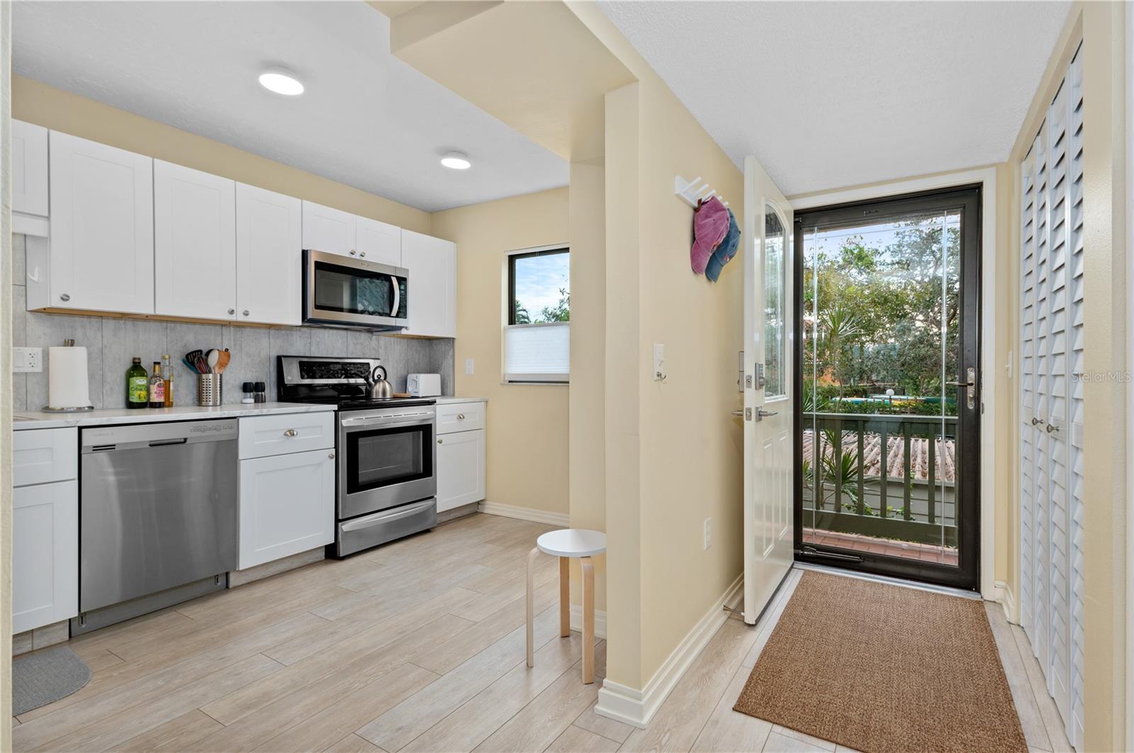 Image 2 of 40 For 1603 Bayhouse Point Drive 212