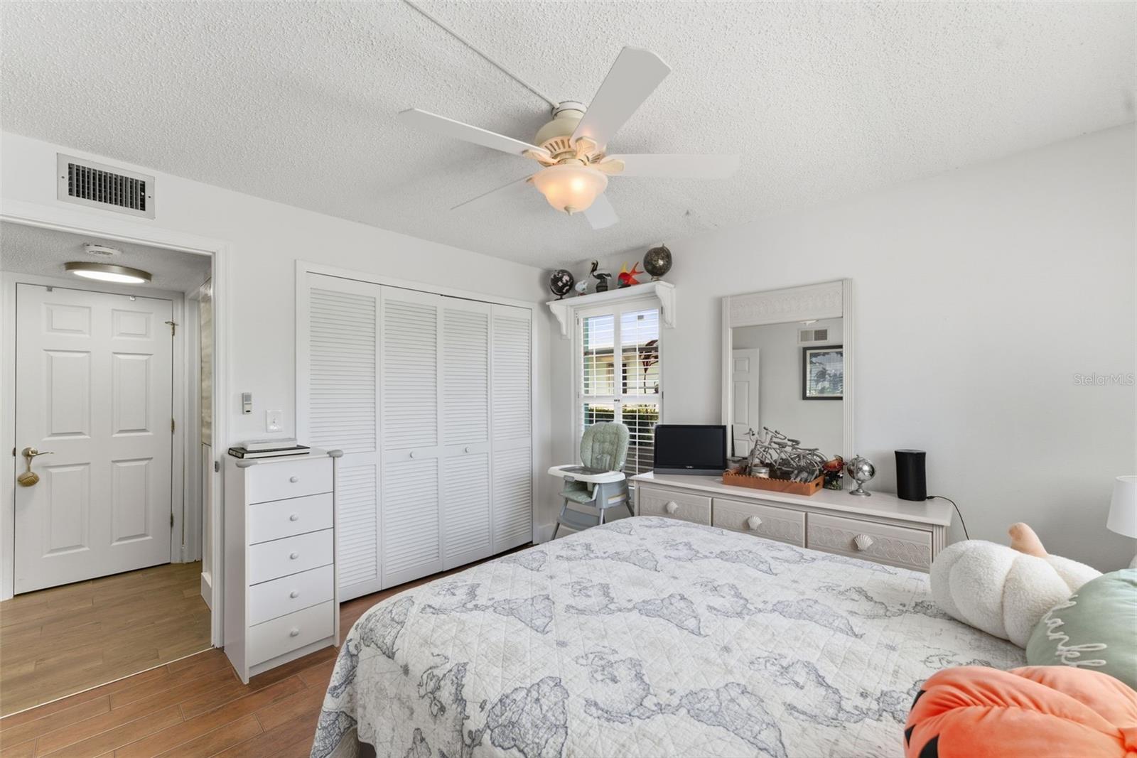 Image 15 of 36 For 1005 40th Street 5