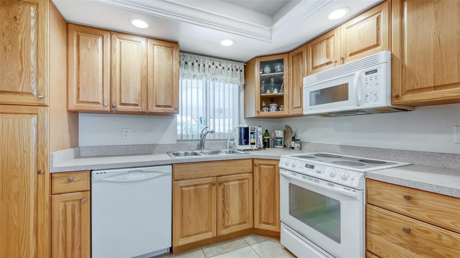 Image 27 of 86 For 2016 Riverbluff Parkway V328