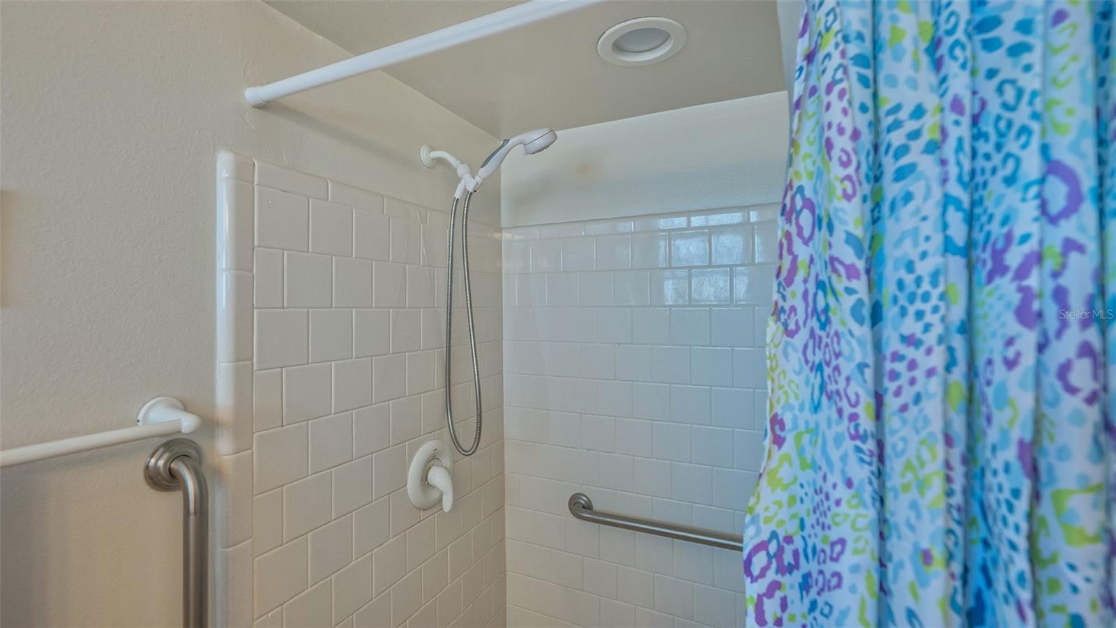 Image 33 of 86 For 2016 Riverbluff Parkway V328