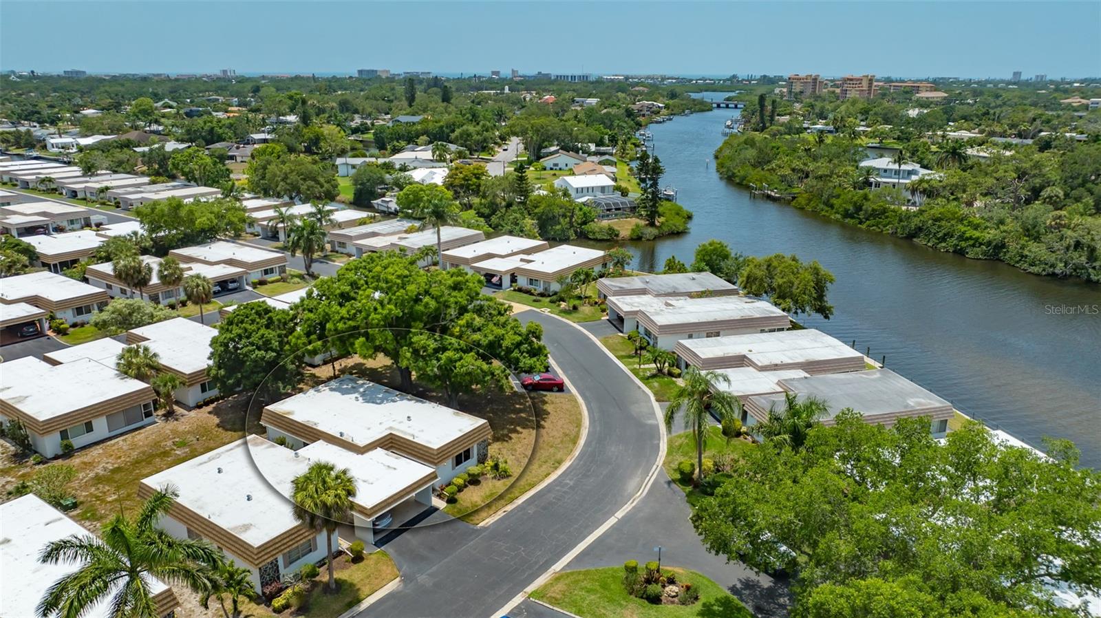Image 5 of 86 For 2016 Riverbluff Parkway V328