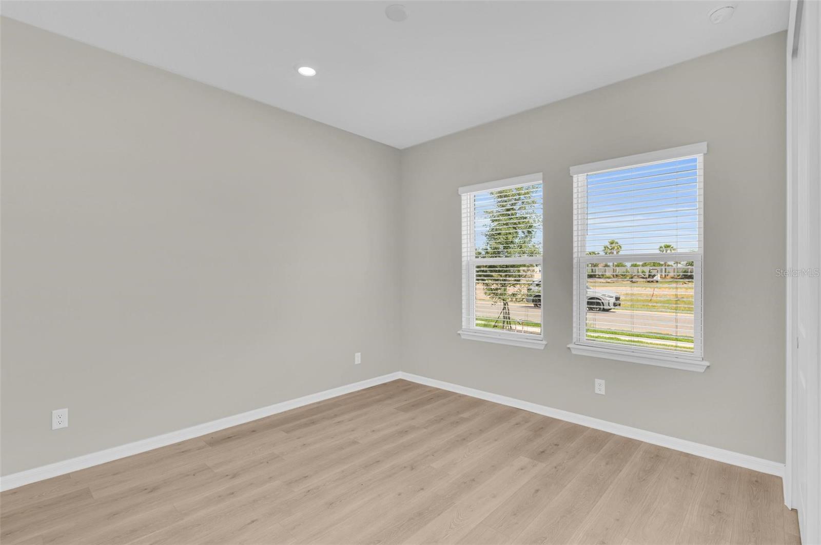 Image 35 of 51 For 16545 Star Grass Circle