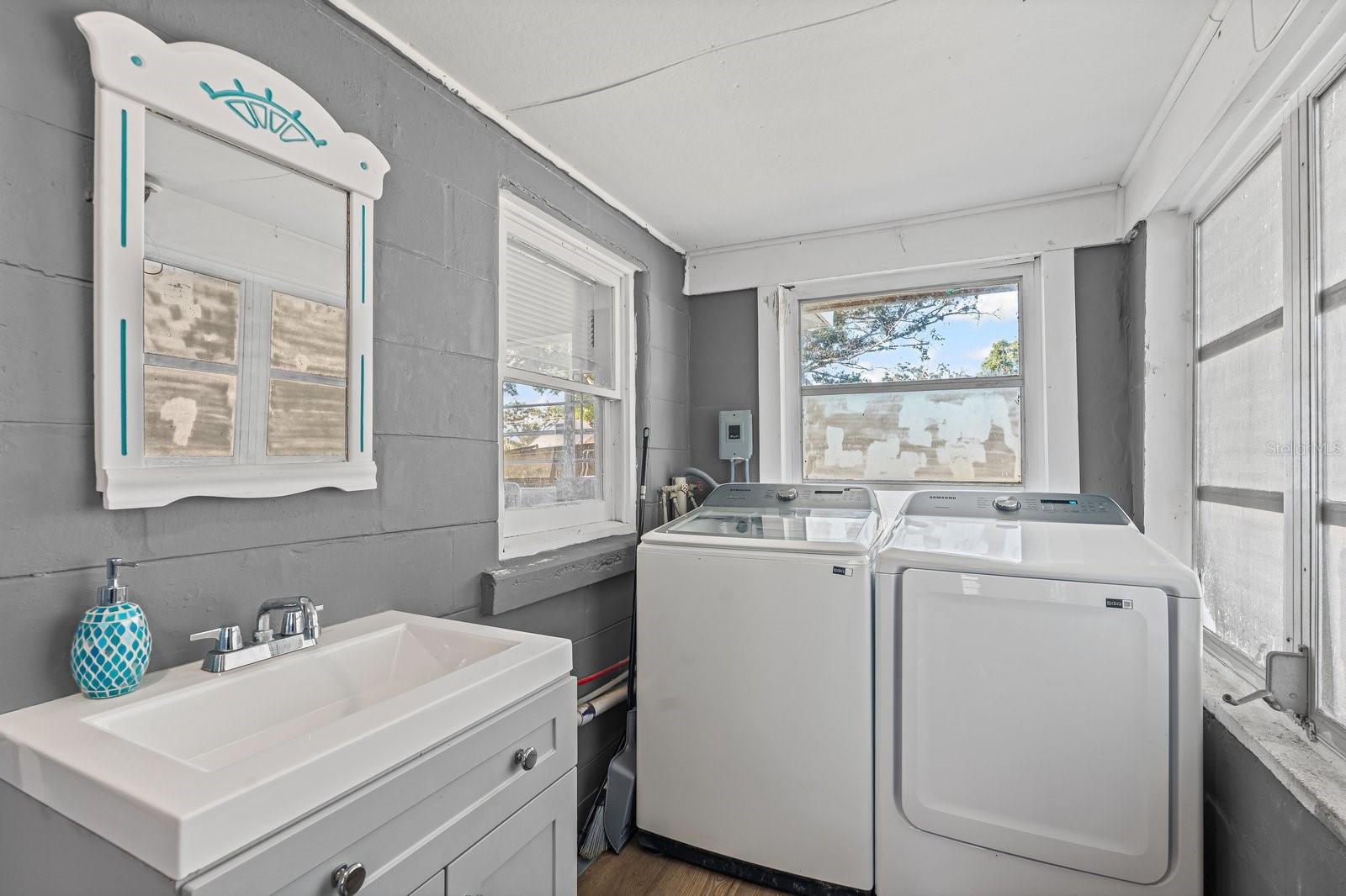 Image 20 of 28 For 1604 3rd Avenue W