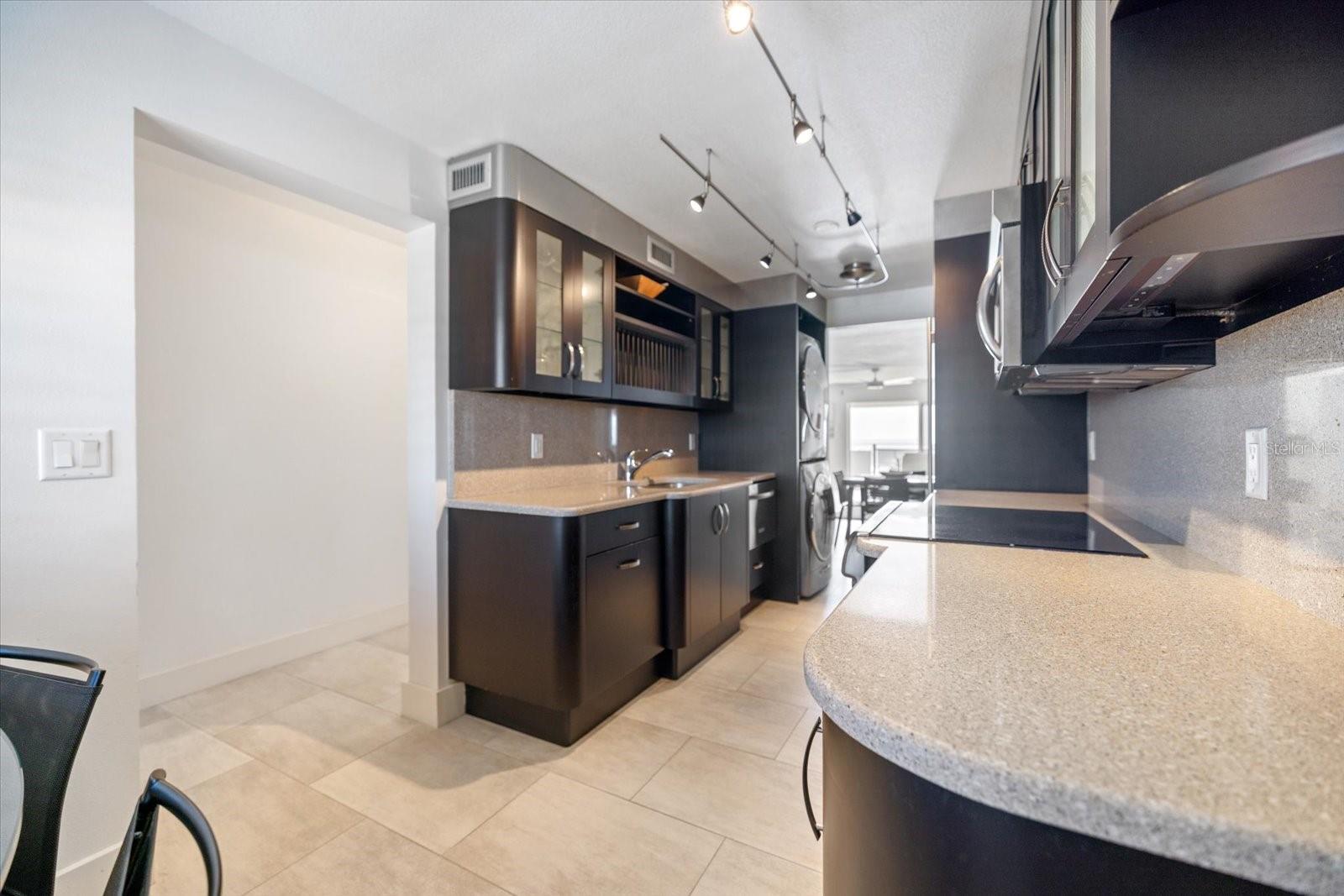 Image 12 of 69 For 625 Beach Road 602