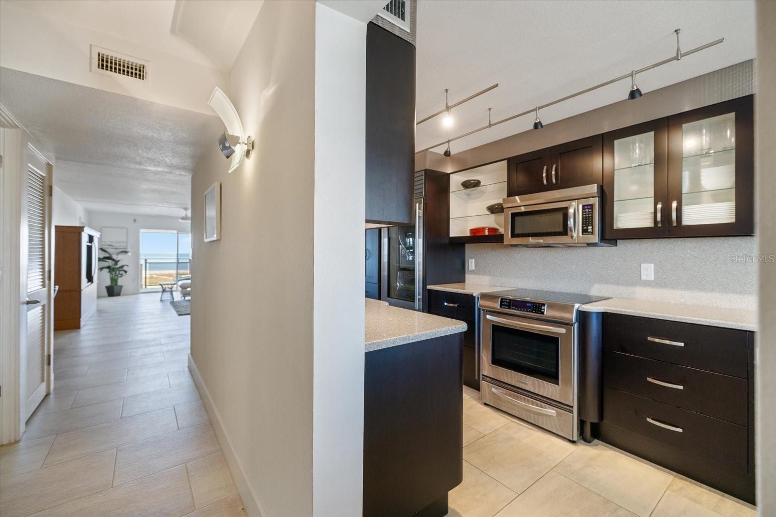 Image 14 of 69 For 625 Beach Road 602