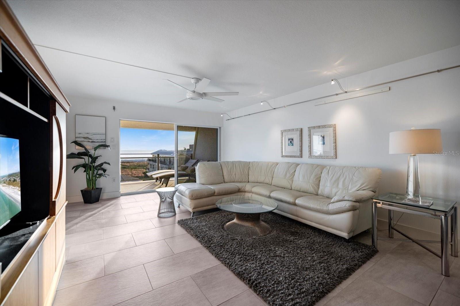 Image 19 of 69 For 625 Beach Road 602