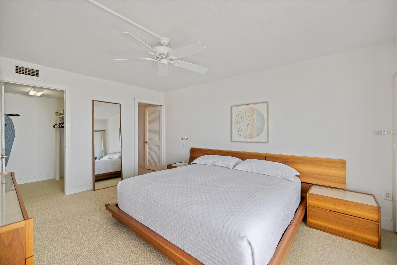 Image 23 of 69 For 625 Beach Road 602