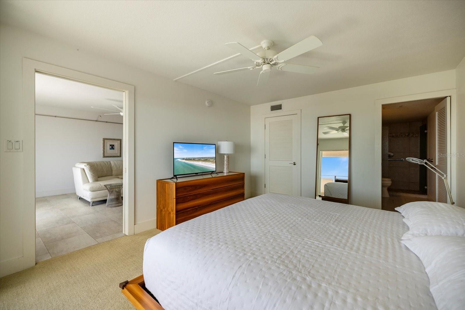 Image 25 of 69 For 625 Beach Road 602