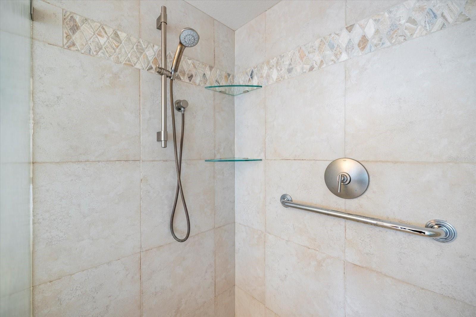 Image 29 of 69 For 625 Beach Road 602