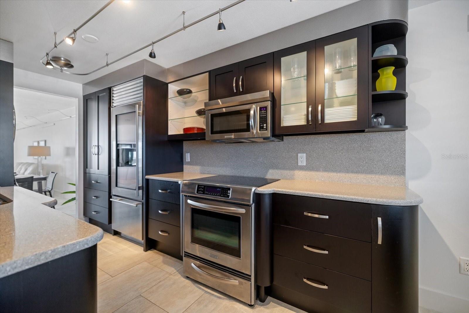 Image 3 of 69 For 625 Beach Road 602