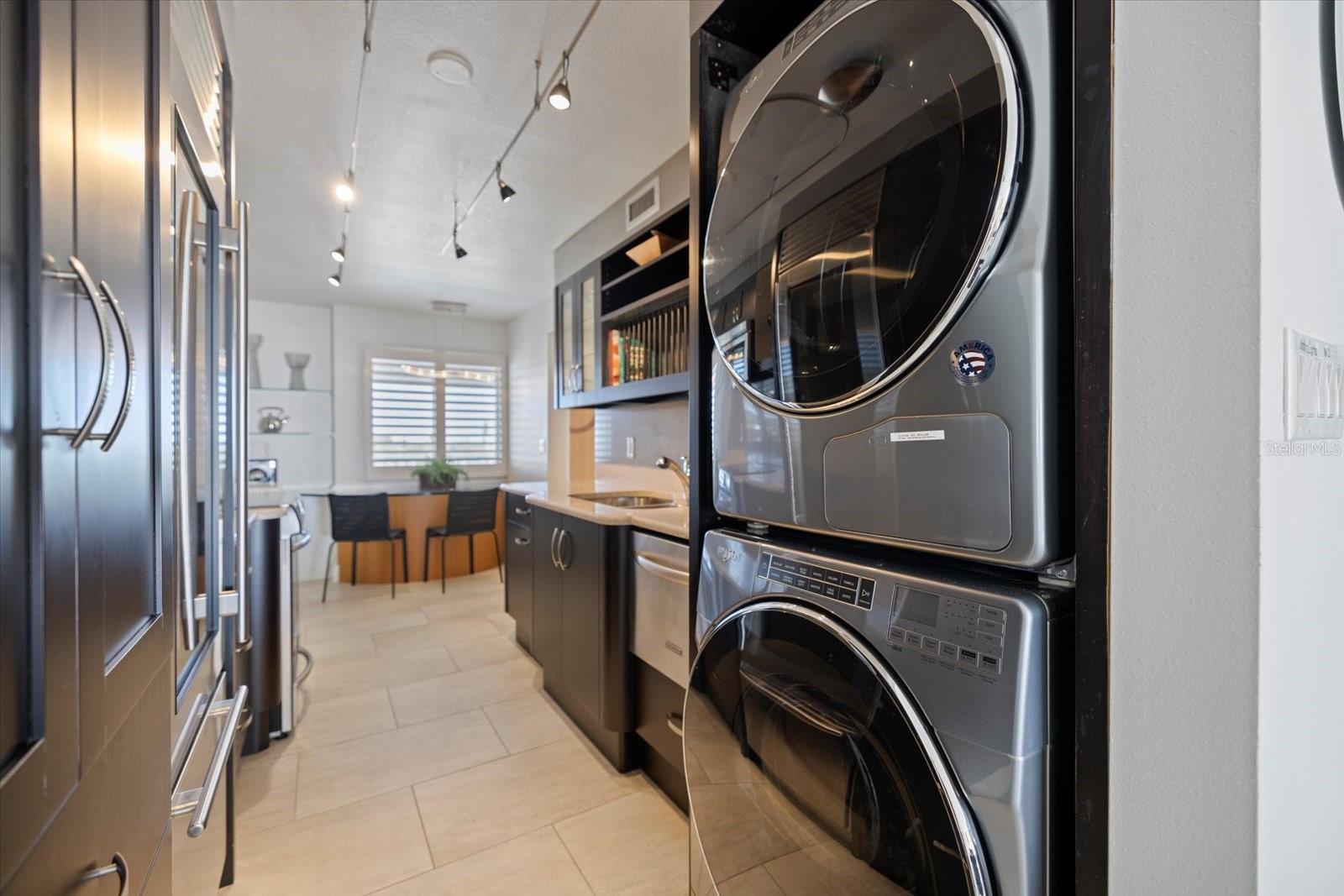 Image 41 of 69 For 625 Beach Road 602