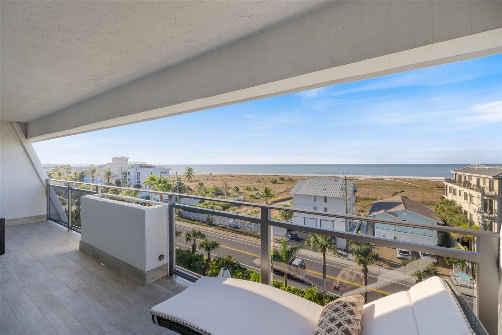 Image 42 of 69 For 625 Beach Road 602