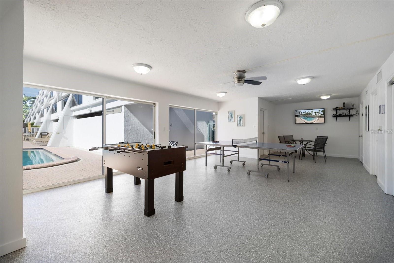 Image 49 of 69 For 625 Beach Road 602