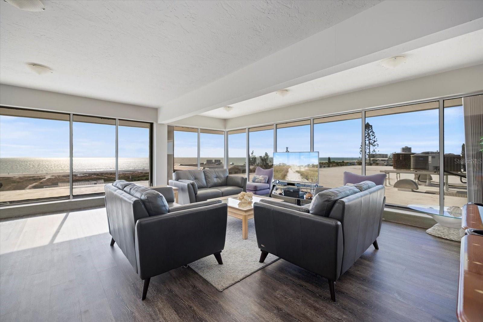 Image 52 of 69 For 625 Beach Road 602