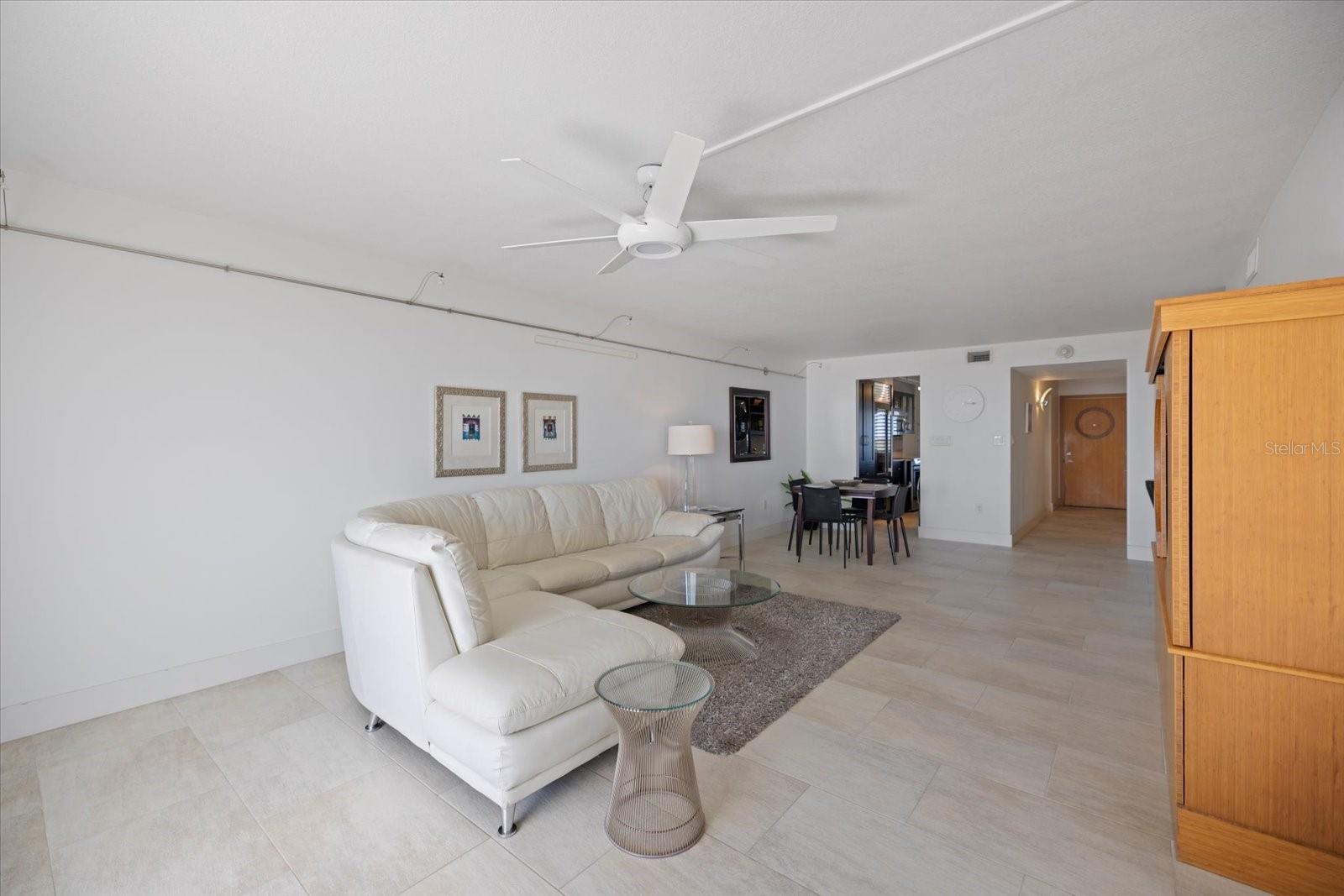 Image 6 of 69 For 625 Beach Road 602