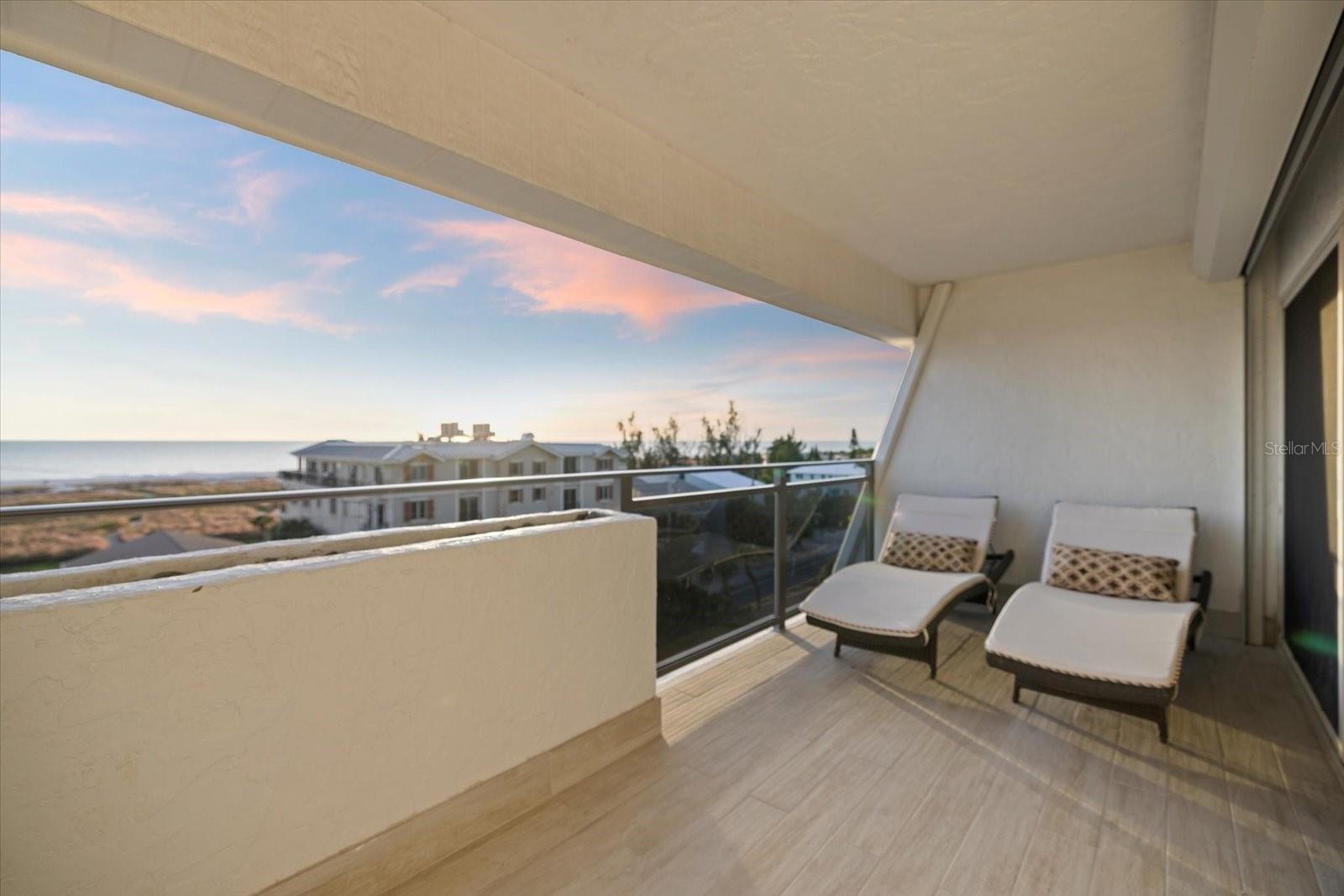 Image 60 of 69 For 625 Beach Road 602