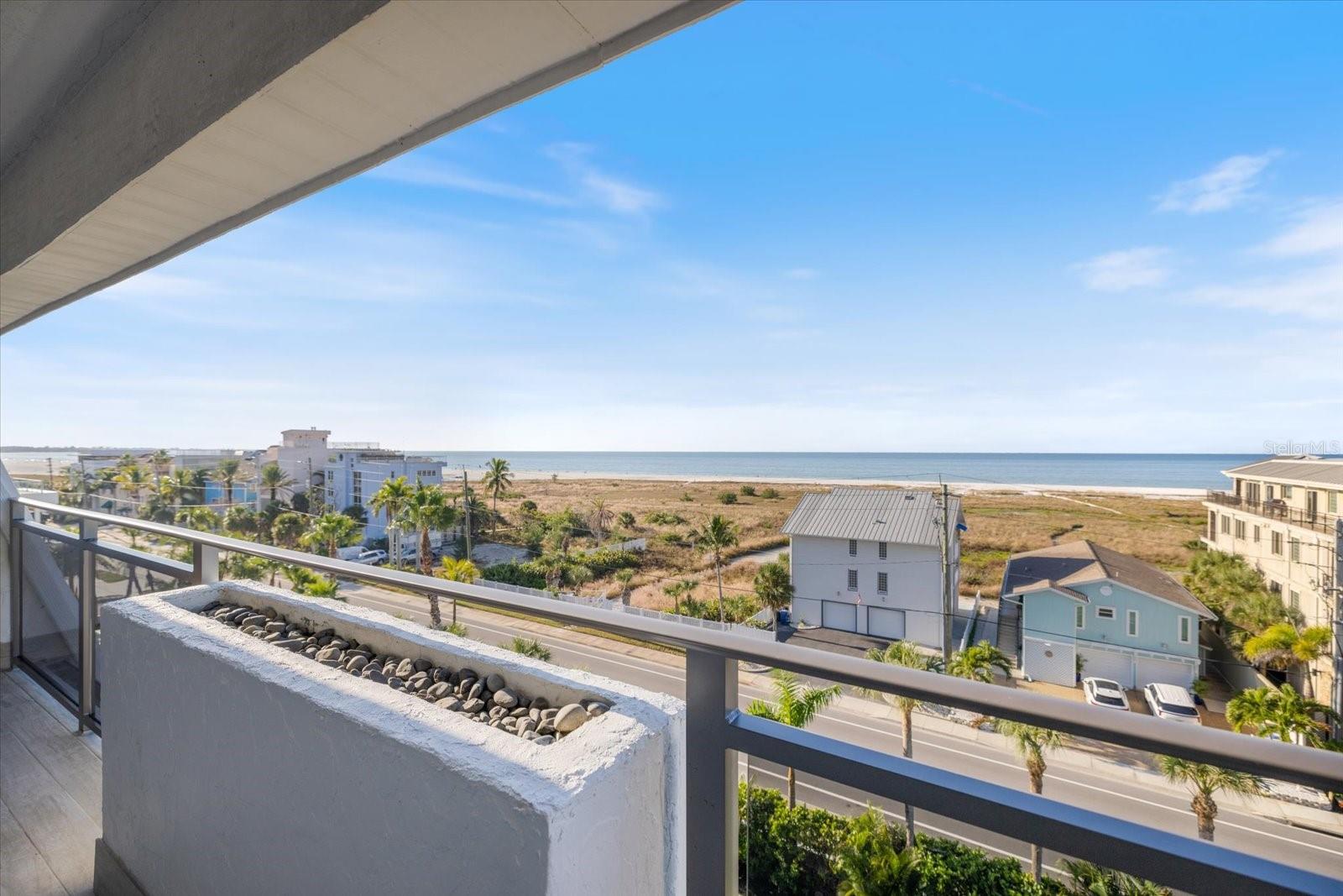 Image 7 of 69 For 625 Beach Road 602