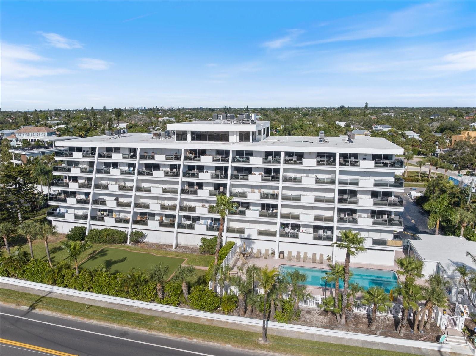 Image 9 of 69 For 625 Beach Road 602