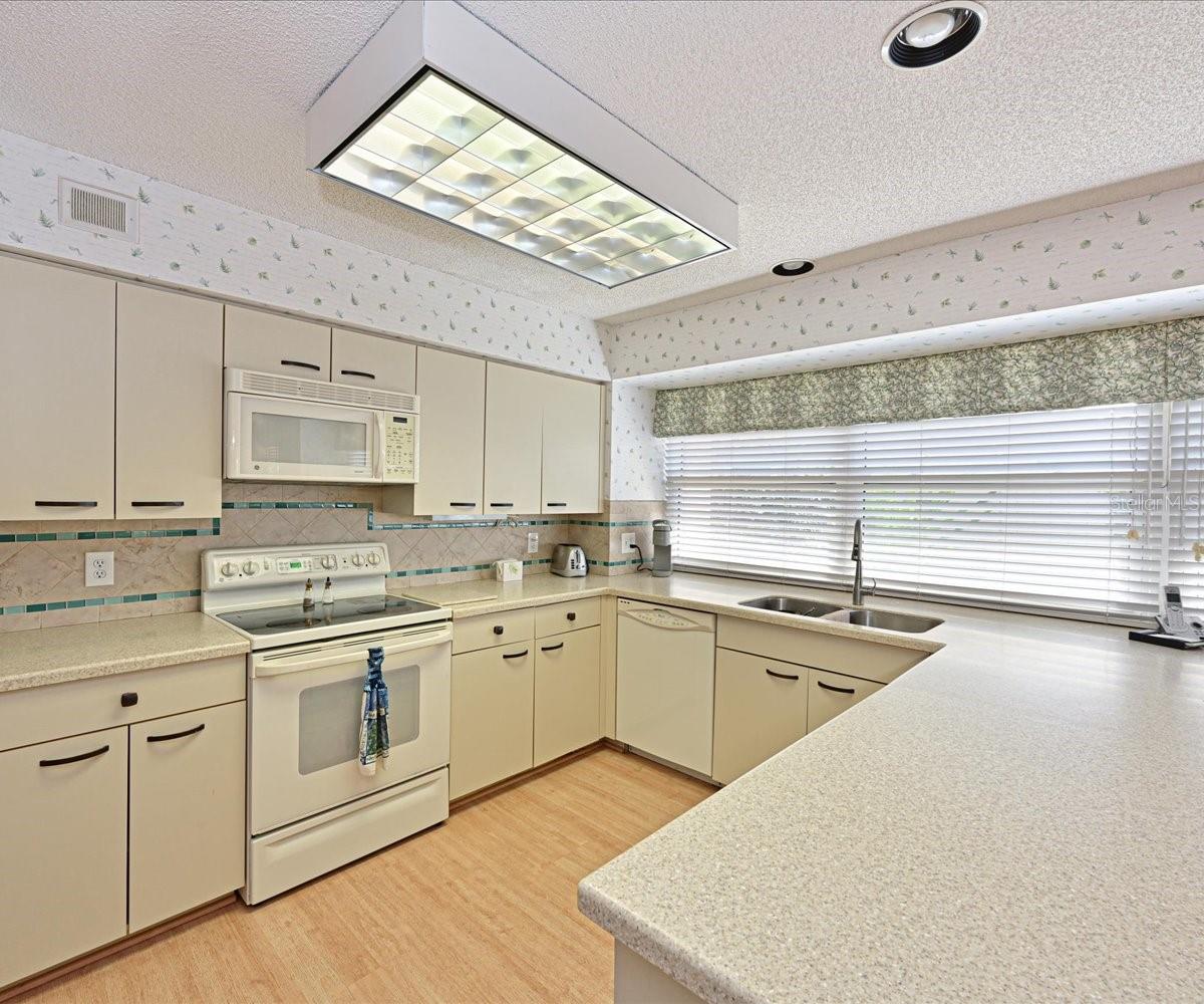 Image 13 of 31 For 4817 Montrose Drive