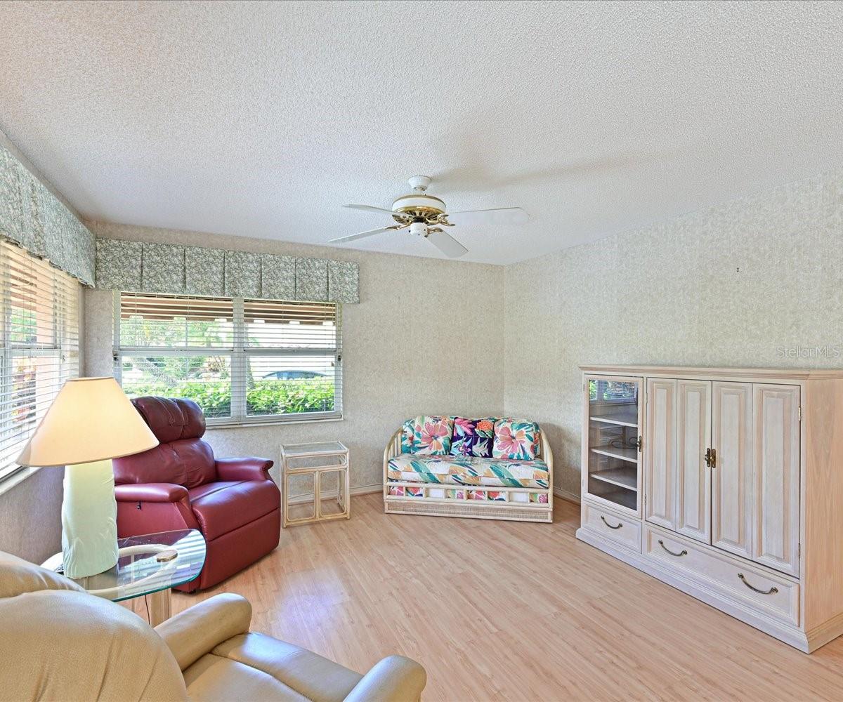 Image 17 of 31 For 4817 Montrose Drive