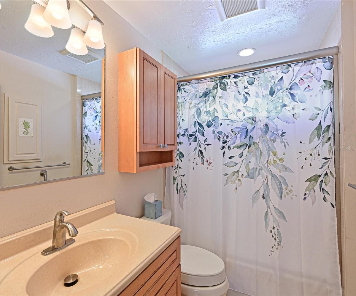 Image 4 of 31 For 4817 Montrose Drive