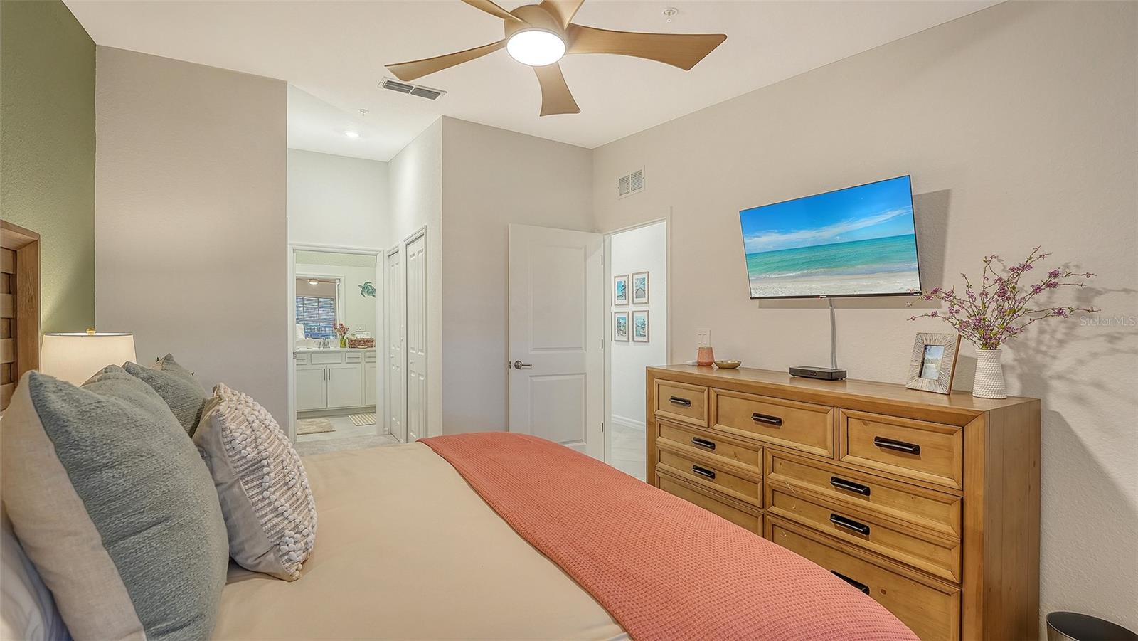 Image 31 of 96 For 17500 Opal Sand Drive 205