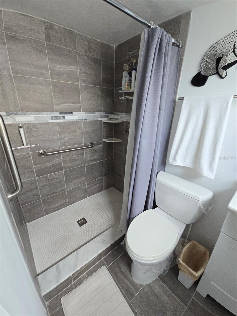 Image 16 of 30 For 1827 Sunny Dr  E27