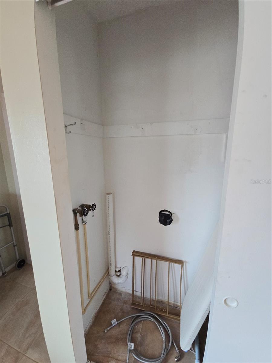 Image 20 of 30 For 1827 Sunny Dr  E27