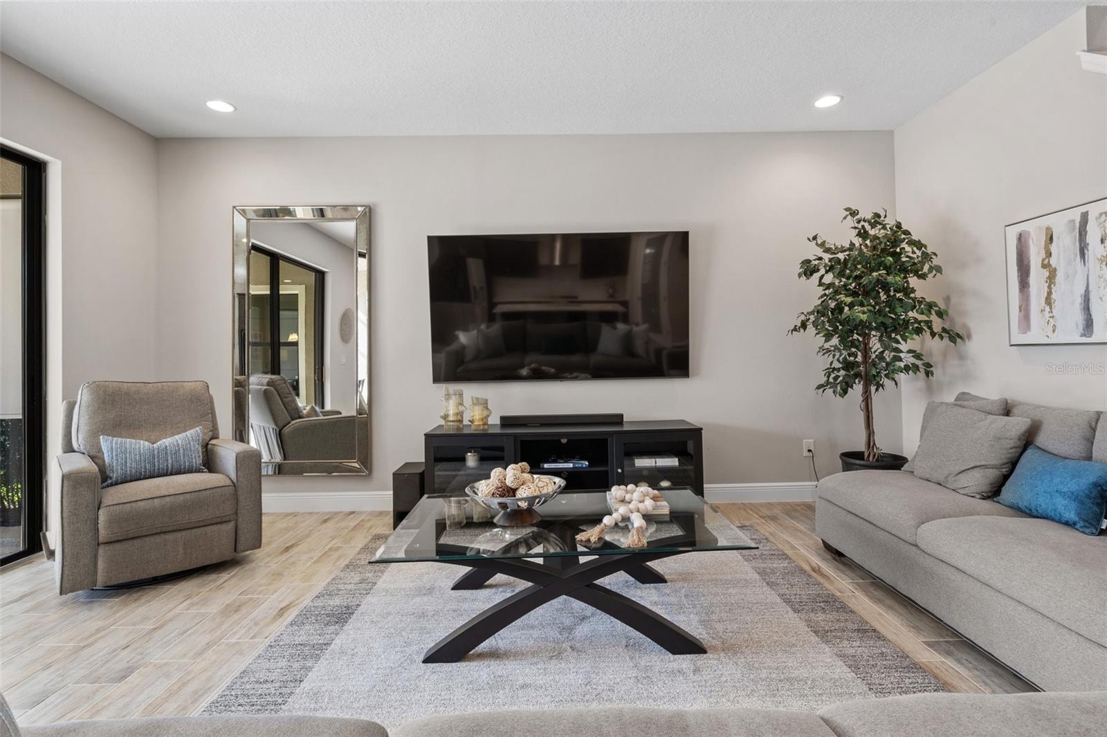 Image 20 of 63 For 12654 Oak Hill Way