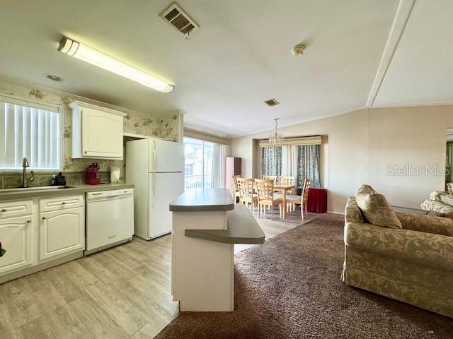 Listing photo id 6 for 7803 46th Avenue N 39