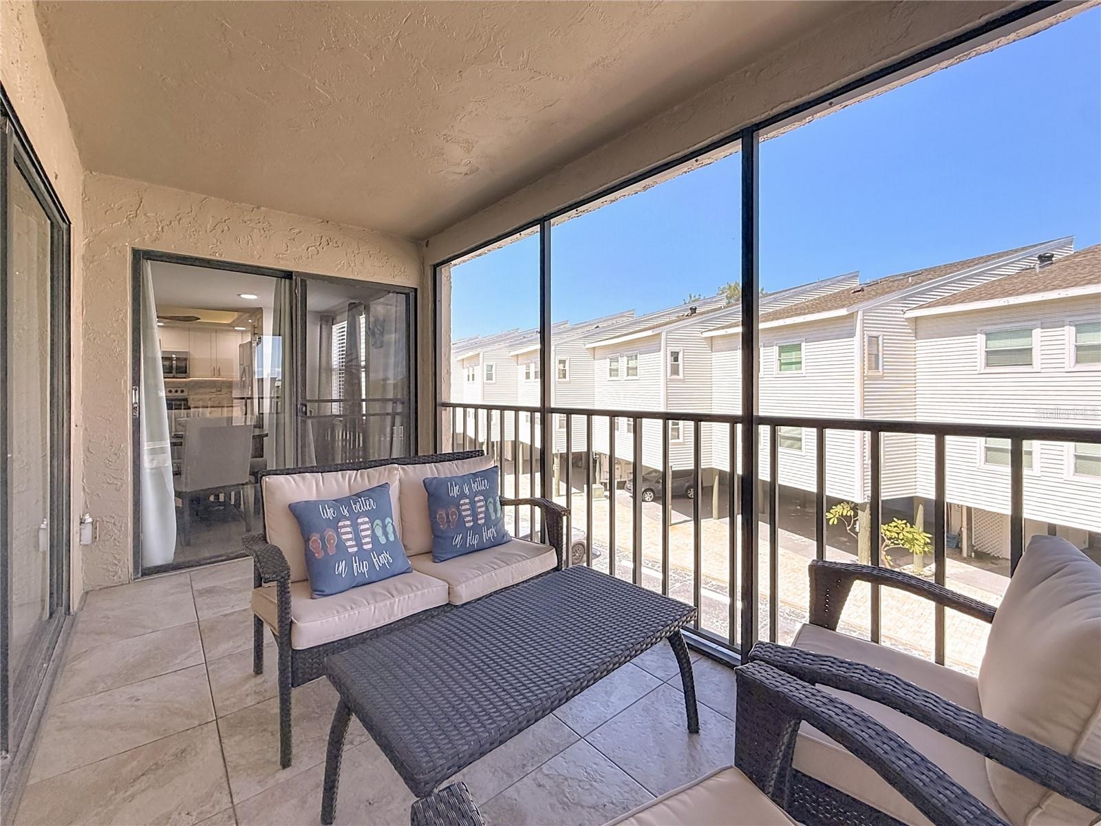 Image 11 of 58 For 19725 Gulf Boulevard 46