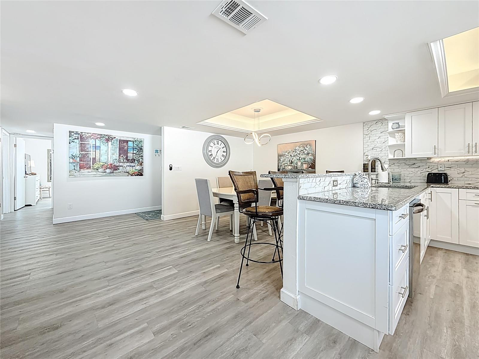 Image 15 of 58 For 19725 Gulf Boulevard 46