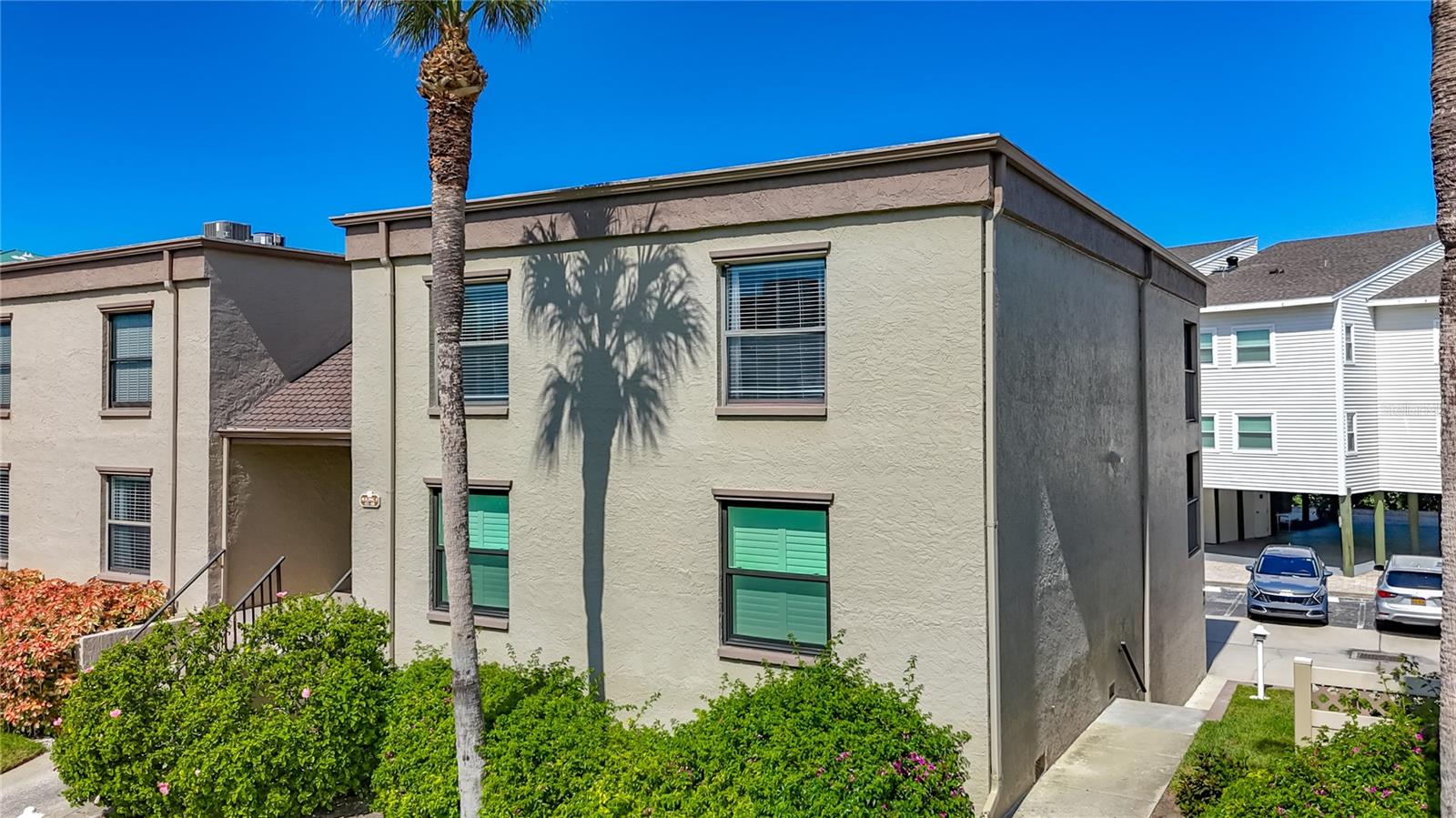 Image 40 of 58 For 19725 Gulf Boulevard 46