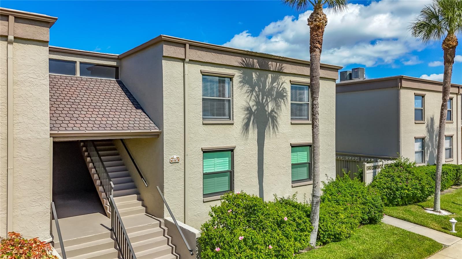 Image 41 of 58 For 19725 Gulf Boulevard 46