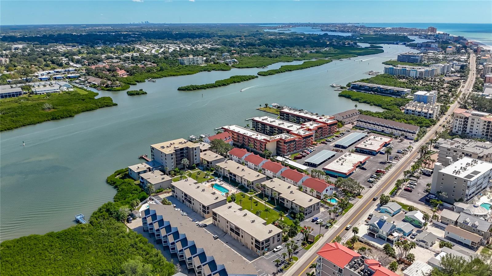 Image 54 of 58 For 19725 Gulf Boulevard 46