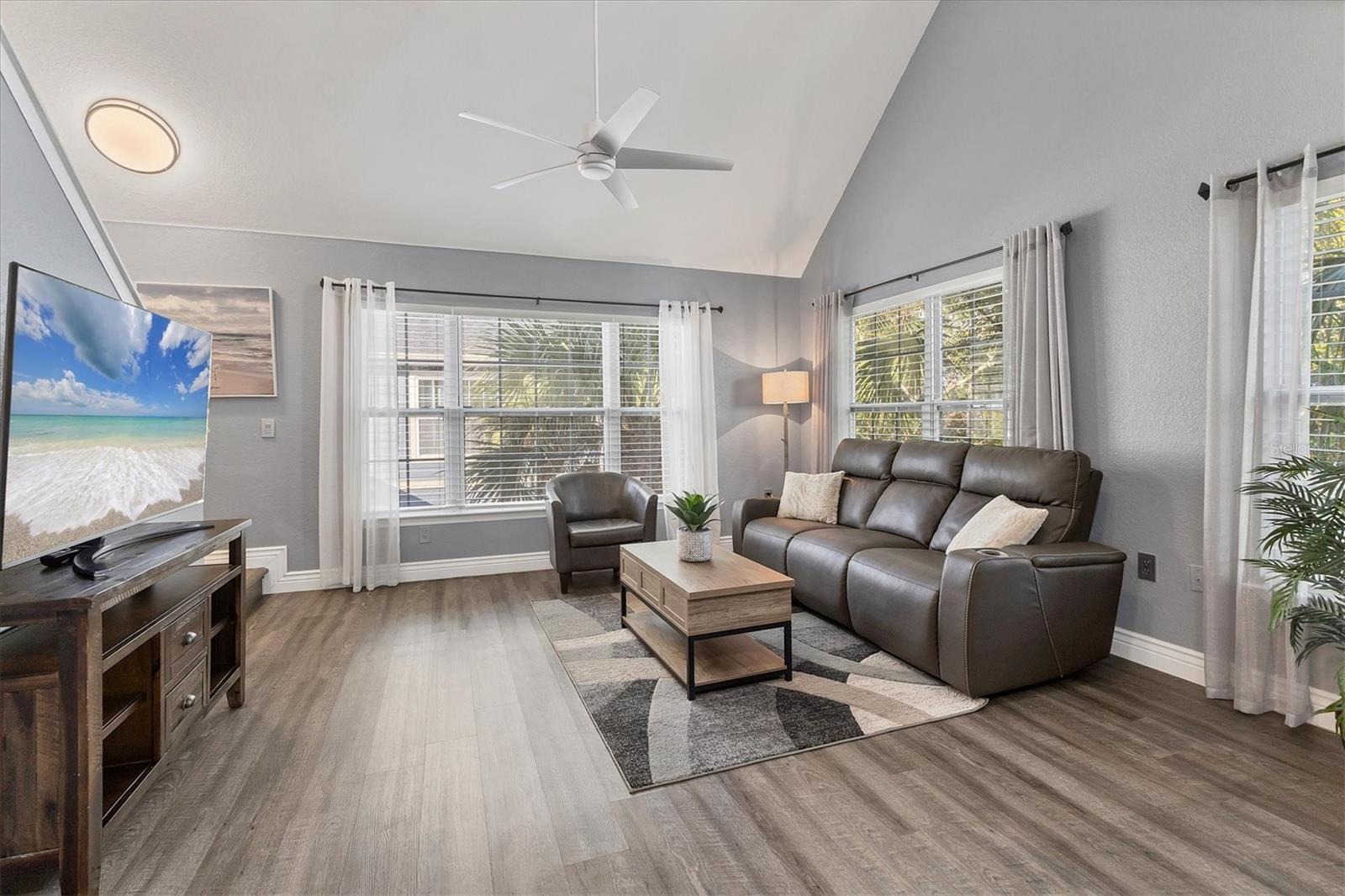 Image 10 of 47 For 5571 Rosehill Road 205