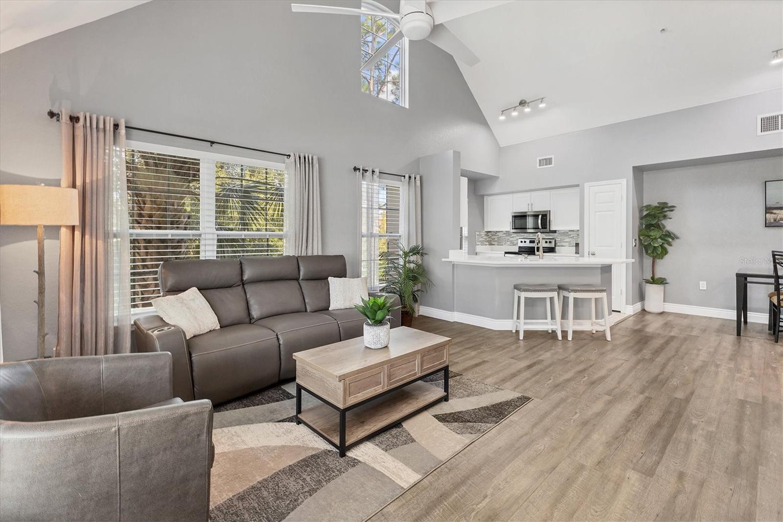 Image 12 of 47 For 5571 Rosehill Road 205