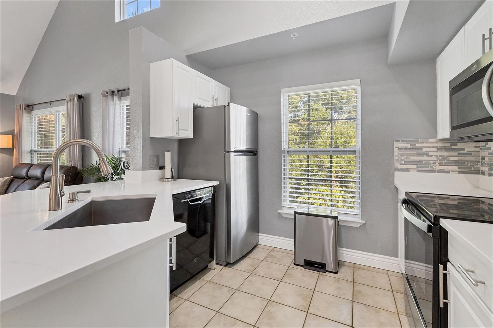 Image 14 of 47 For 5571 Rosehill Road 205