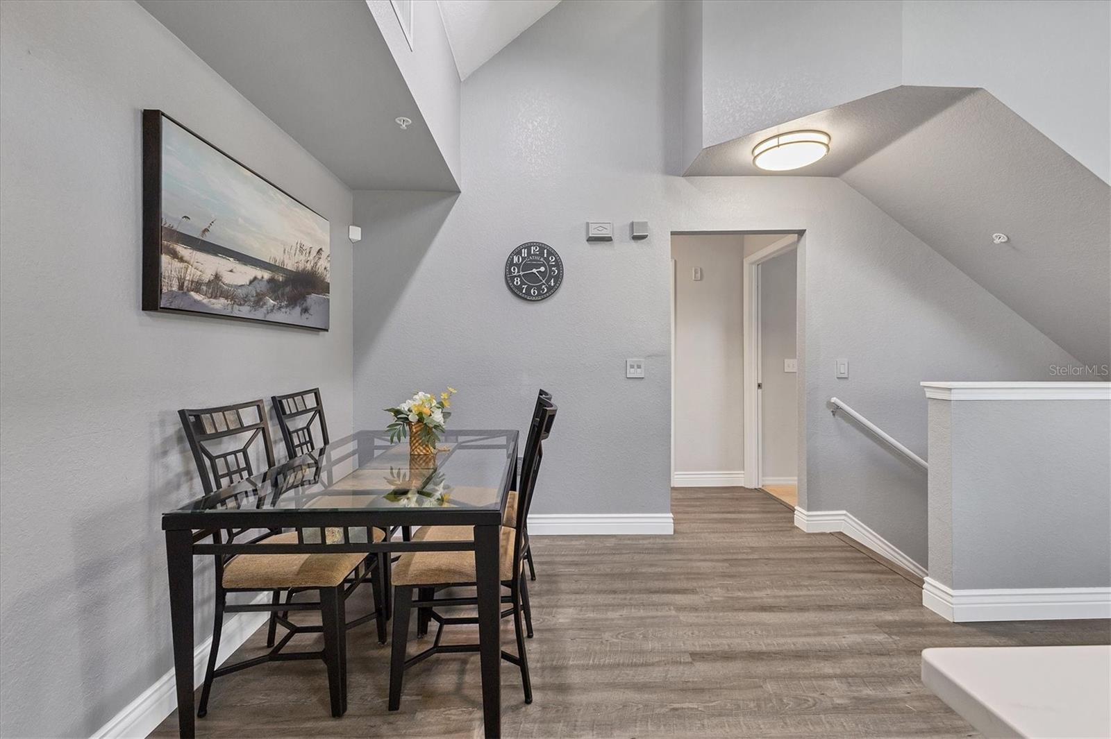 Image 16 of 47 For 5571 Rosehill Road 205