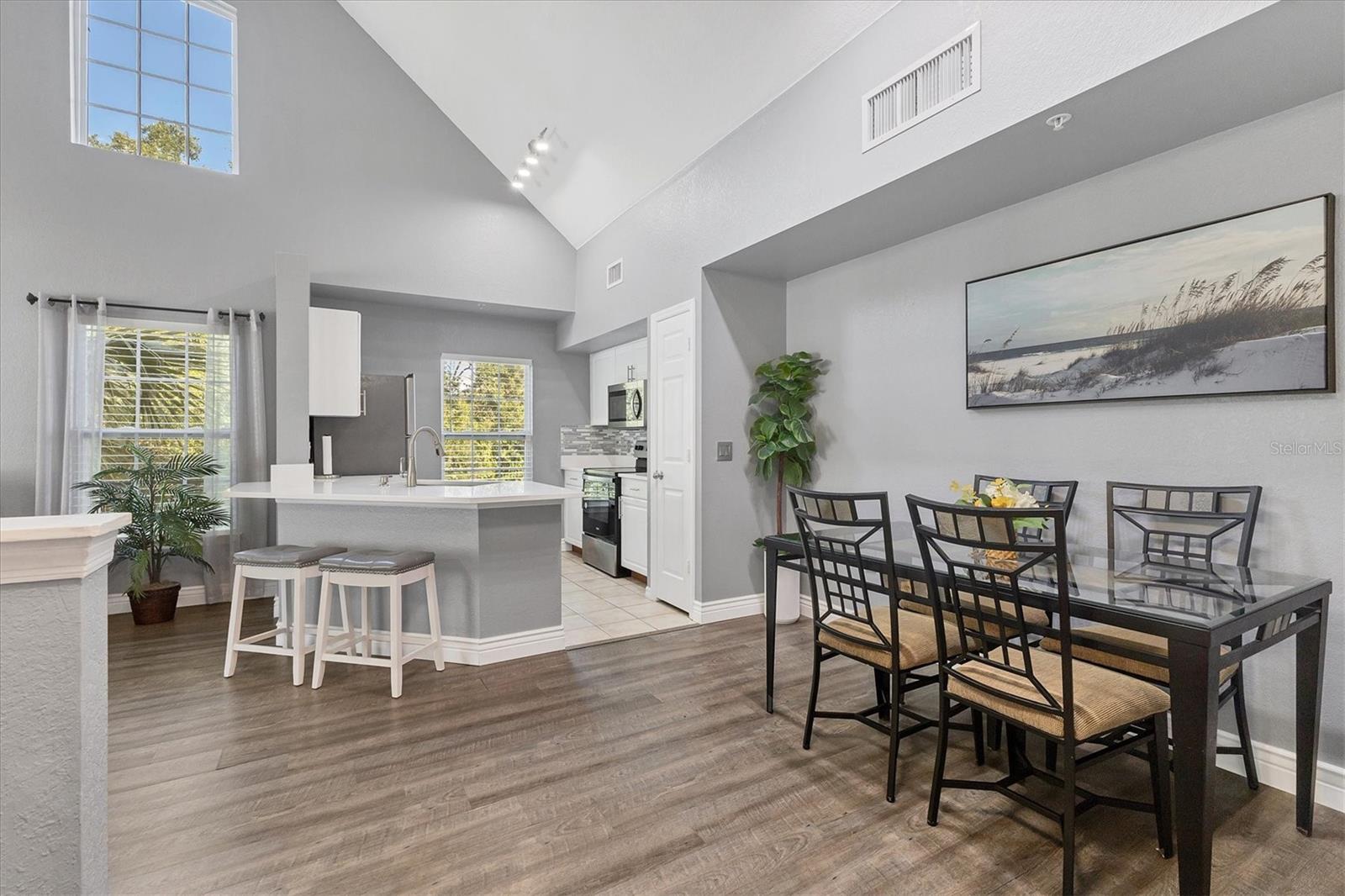 Image 17 of 47 For 5571 Rosehill Road 205