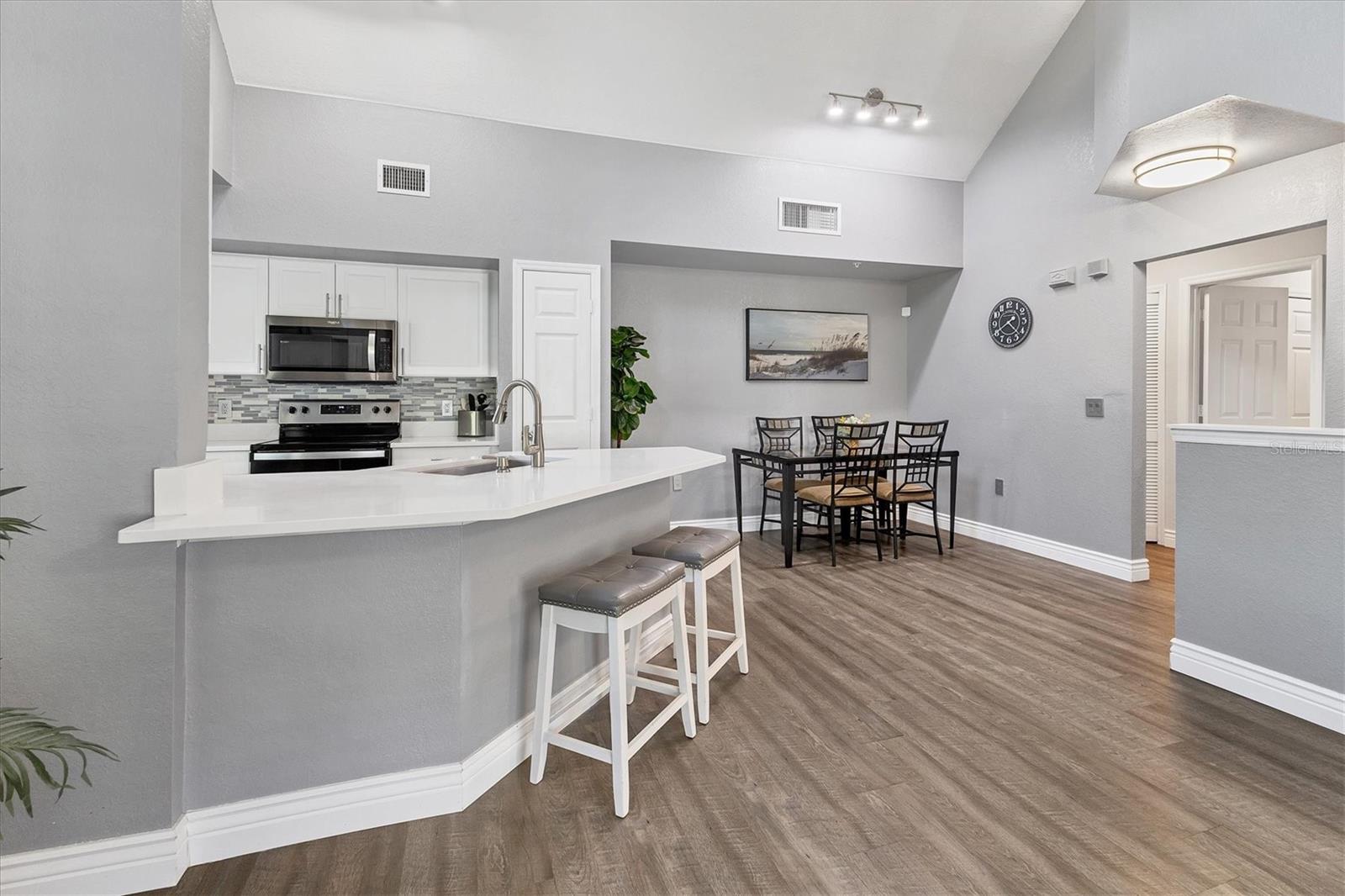 Image 3 of 47 For 5571 Rosehill Road 205