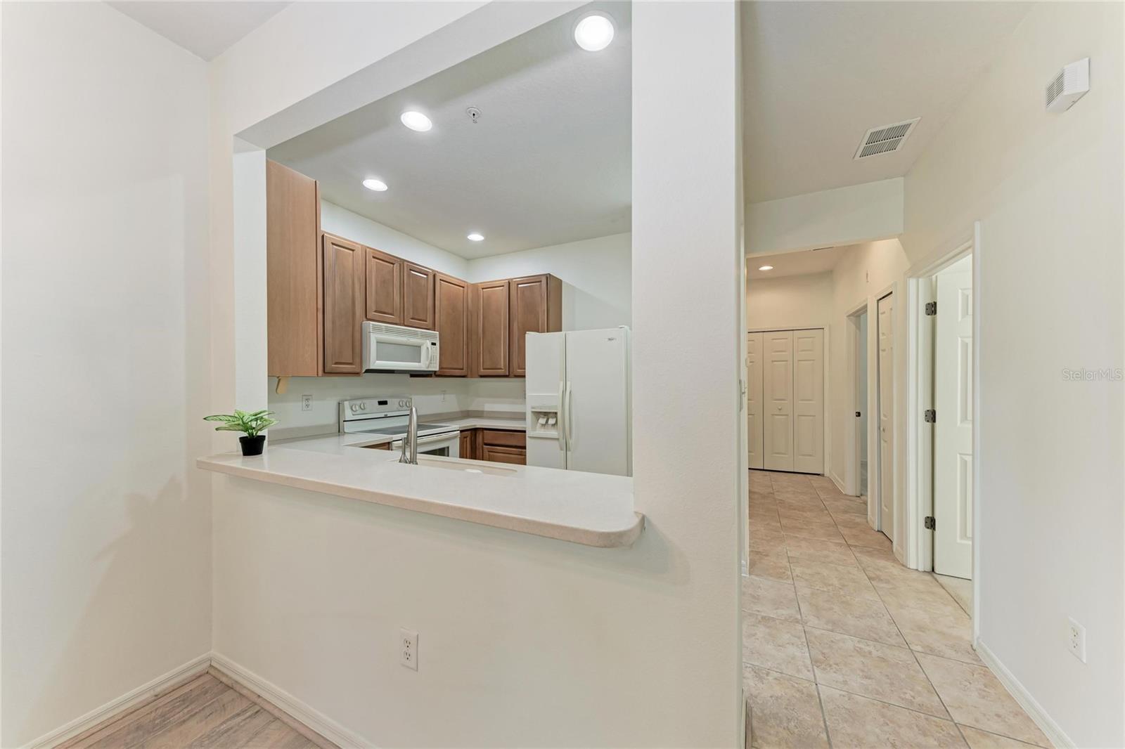 Image 10 of 37 For 3823 Parkridge Circle 1-101