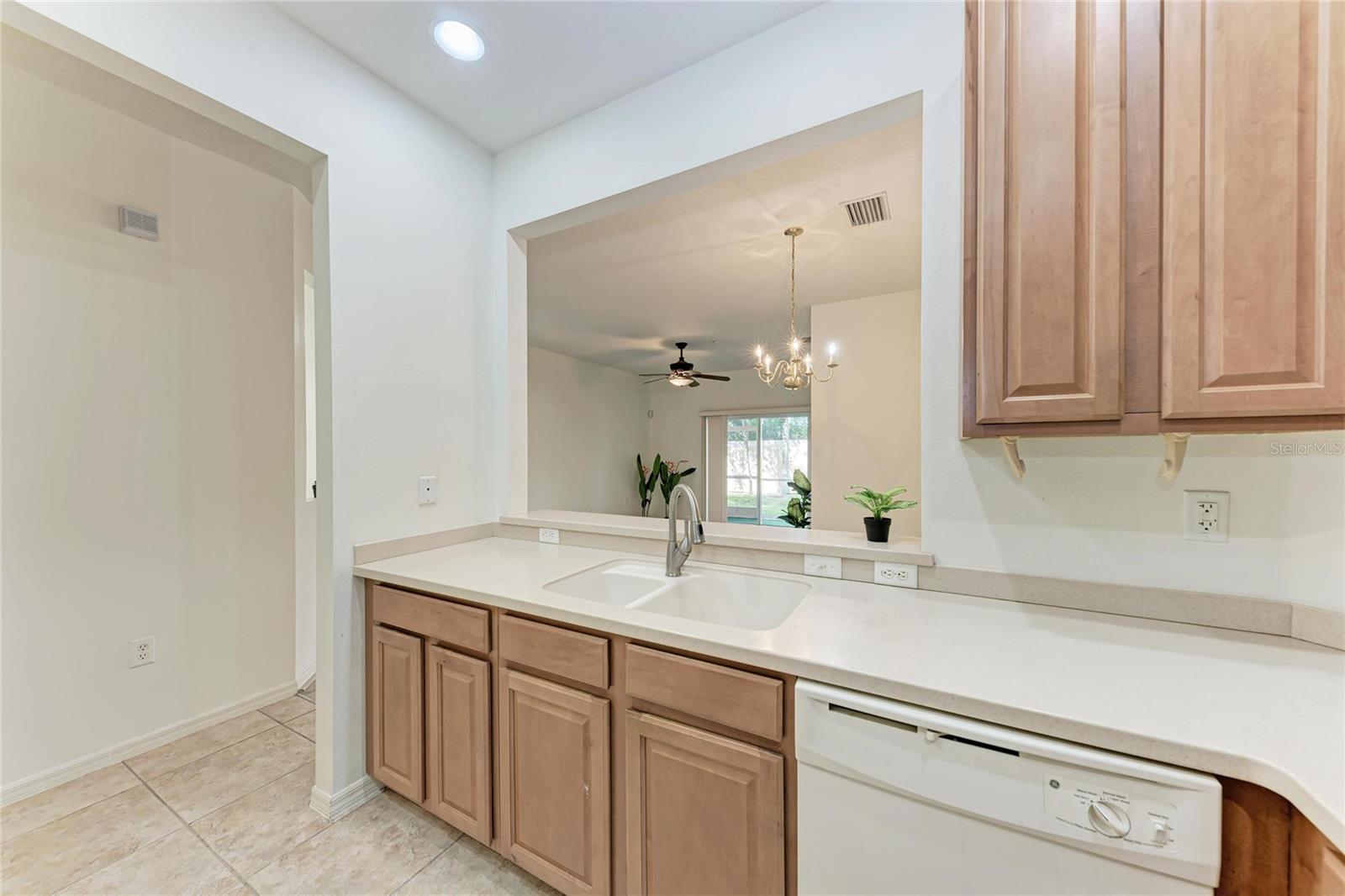 Image 13 of 37 For 3823 Parkridge Circle 1-101
