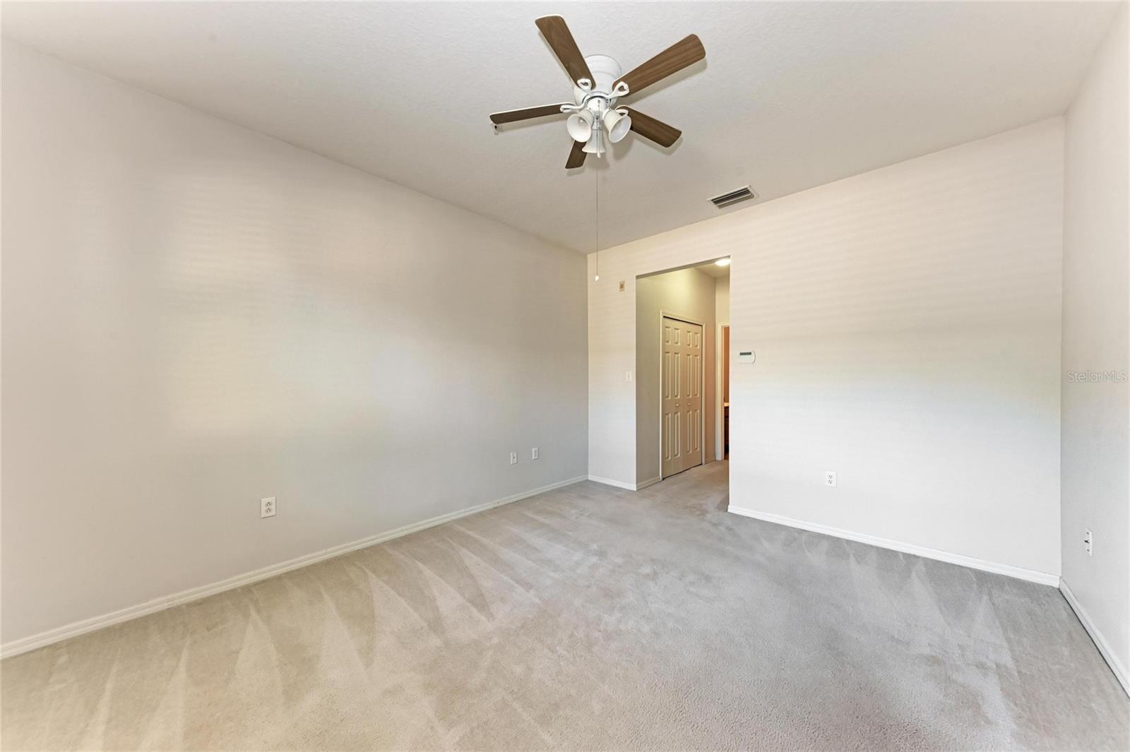Image 15 of 37 For 3823 Parkridge Circle 1-101
