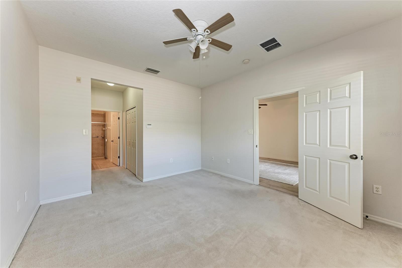 Image 17 of 37 For 3823 Parkridge Circle 1-101