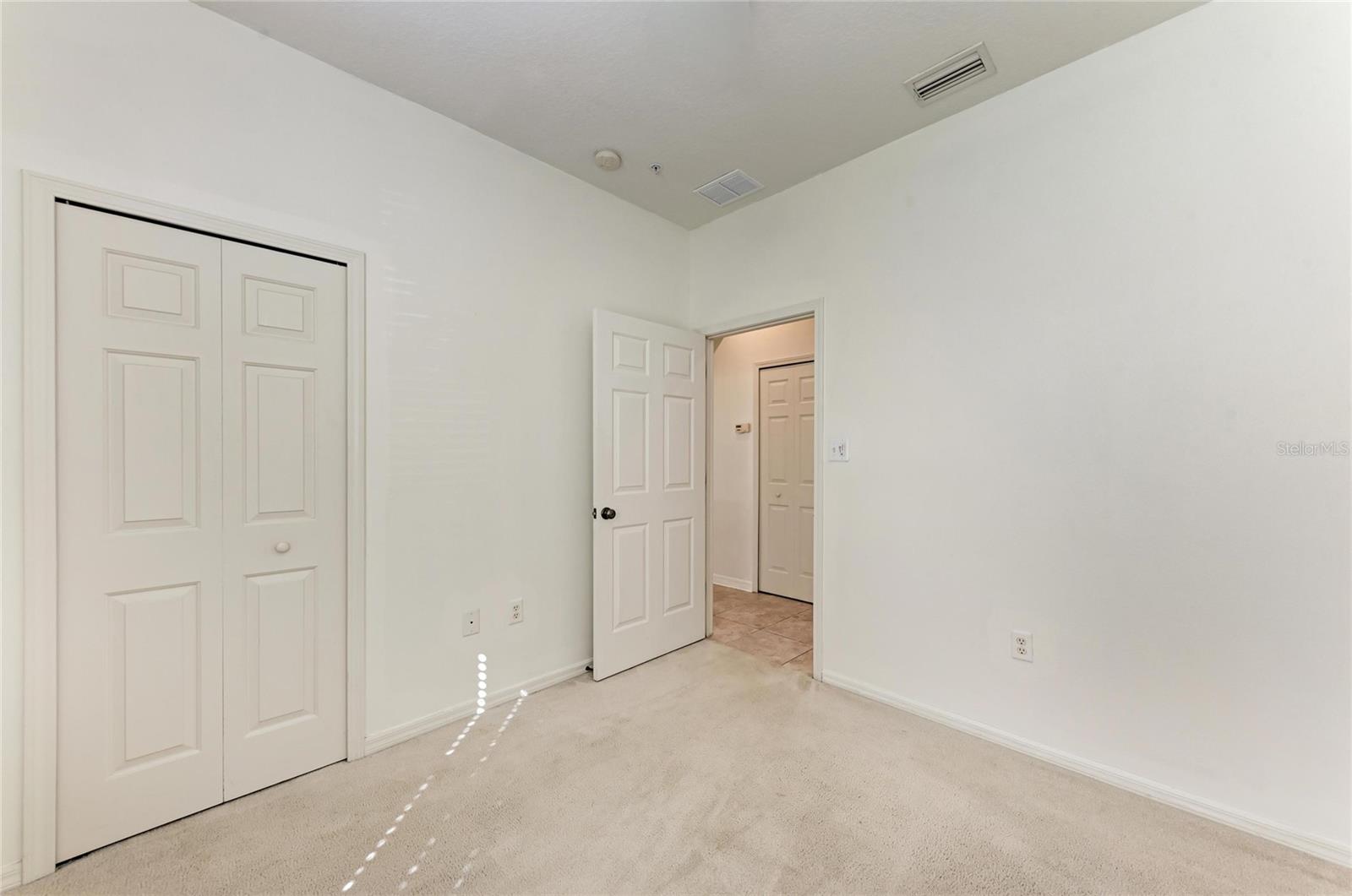 Image 25 of 37 For 3823 Parkridge Circle 1-101