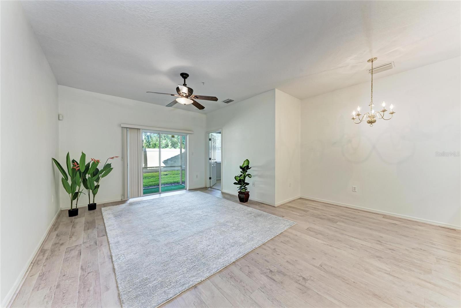 Image 5 of 37 For 3823 Parkridge Circle 1-101