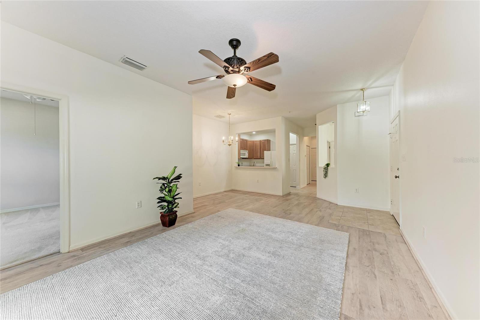 Image 6 of 37 For 3823 Parkridge Circle 1-101